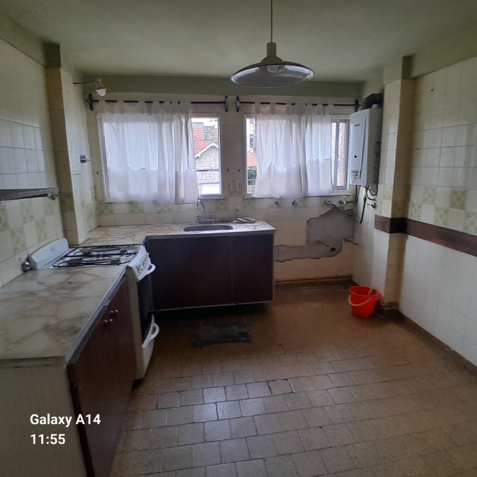 DEPARTAMENTO DE 5 AMBIENTES EN LA ZONA DE GUEMES