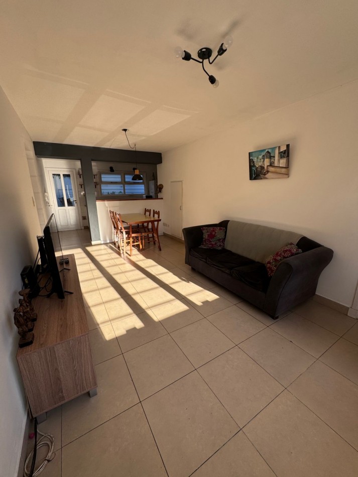 EN VENTA. PH TRES AMBIENTES CON PATIO. ZONA MISIONES Y AVELLANEDA. APTO CREDITO