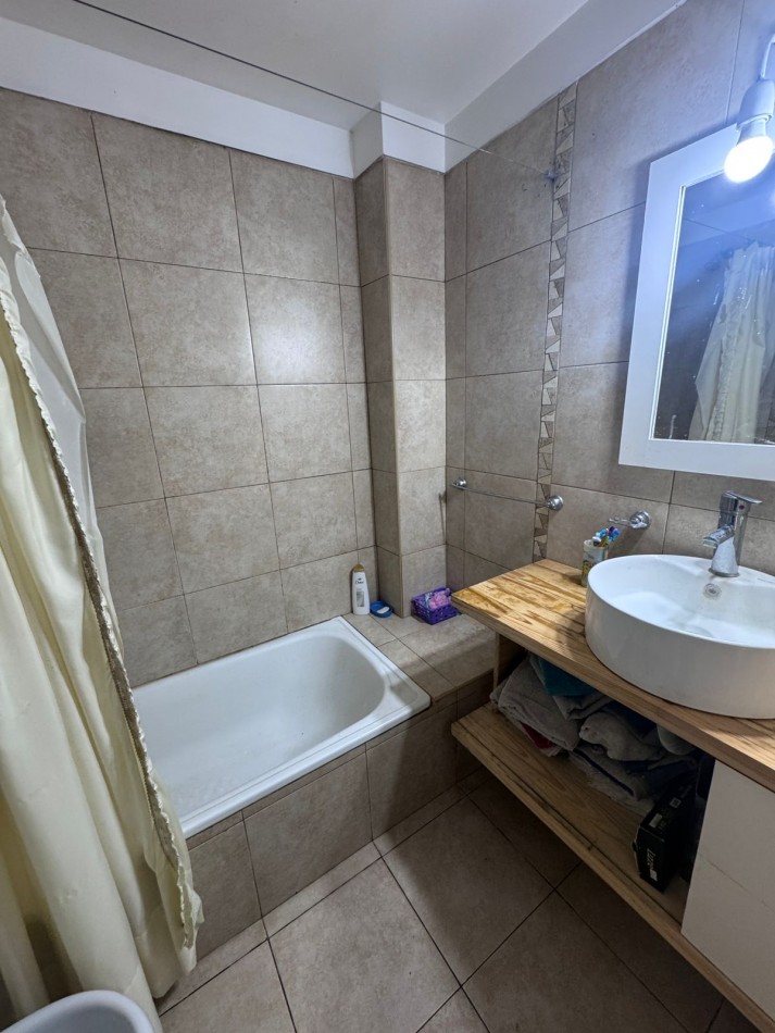 EN VENTA. PH TRES AMBIENTES CON PATIO. ZONA MISIONES Y AVELLANEDA. APTO CREDITO