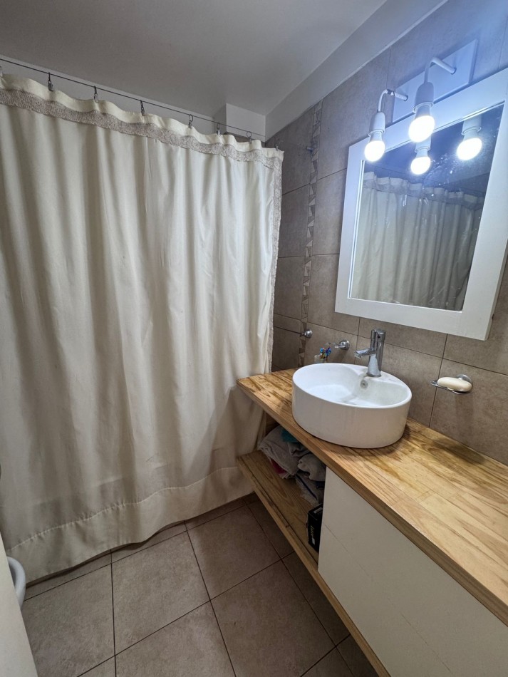 EN VENTA. PH TRES AMBIENTES CON PATIO. ZONA MISIONES Y AVELLANEDA. APTO CREDITO