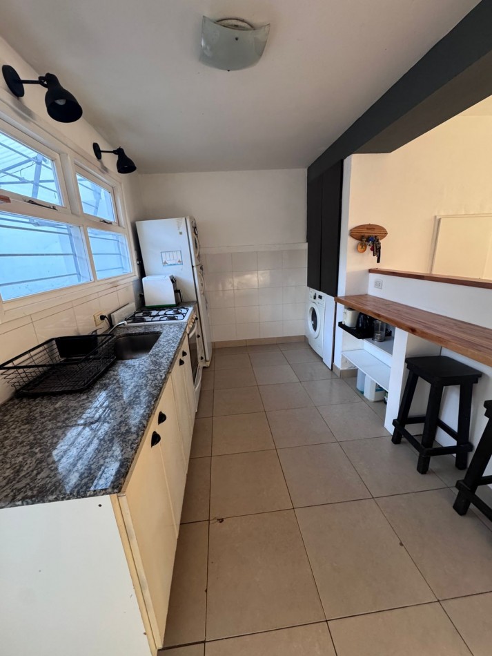 EN VENTA. PH TRES AMBIENTES CON PATIO. ZONA MISIONES Y AVELLANEDA. APTO CREDITO