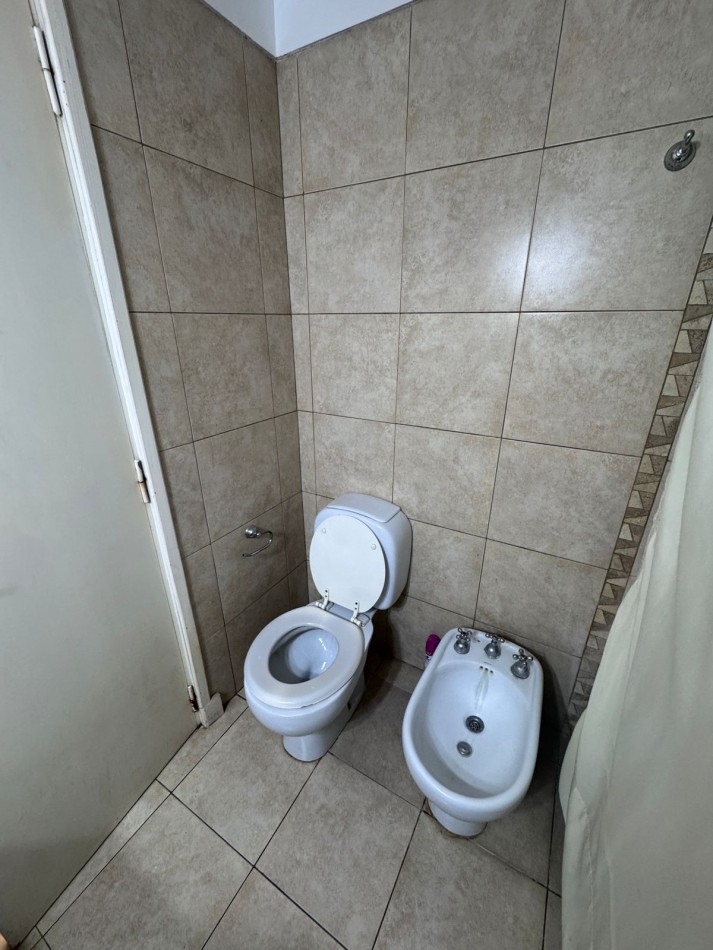 EN VENTA. PH TRES AMBIENTES CON PATIO. ZONA MISIONES Y AVELLANEDA. APTO CREDITO