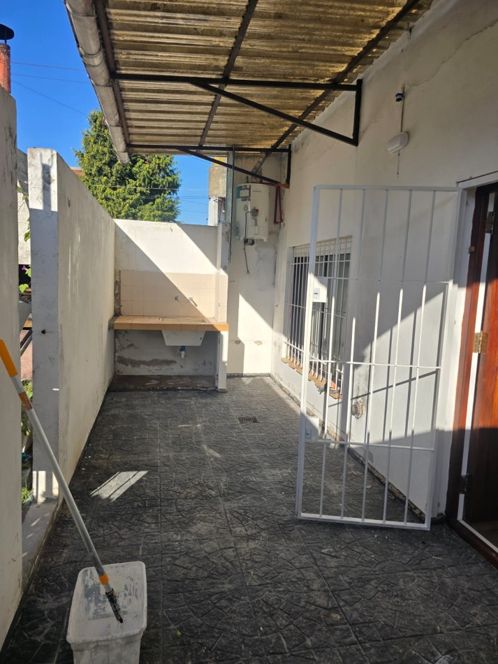 DEPARTAMENTO DE 2 AMBIENTES CON PATIO Y GARAGE