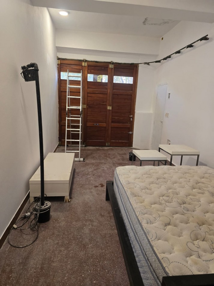 DEPARTAMENTO DE 2 AMBIENTES CON PATIO Y GARAGE