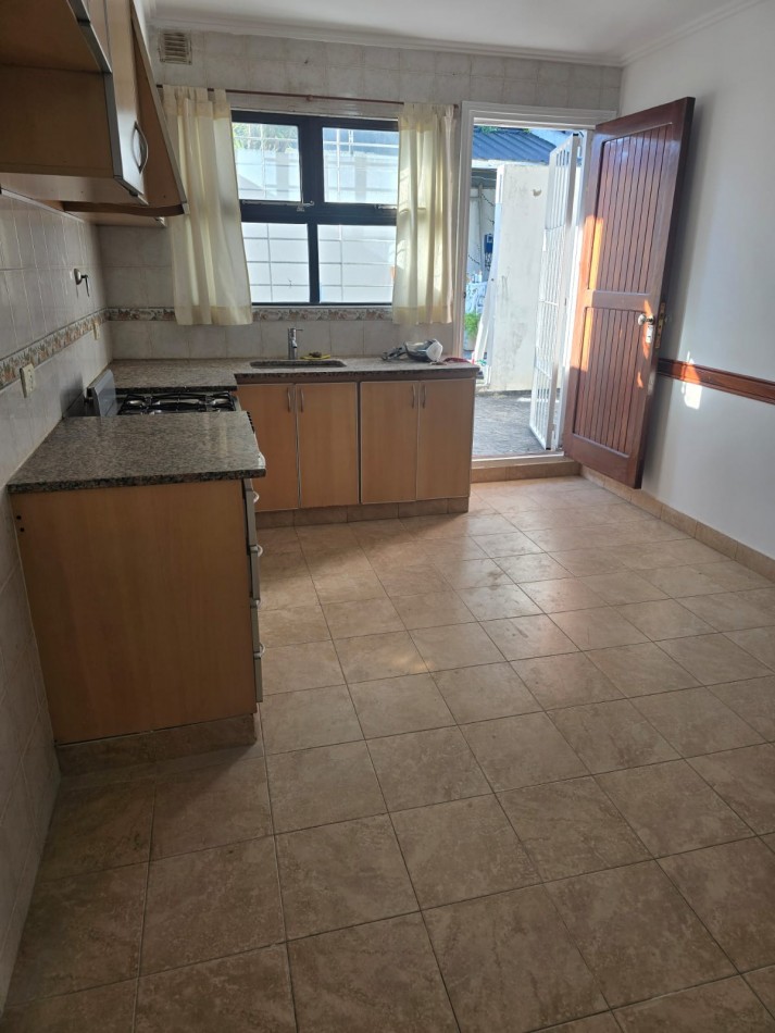 DEPARTAMENTO DE 2 AMBIENTES CON PATIO Y GARAGE