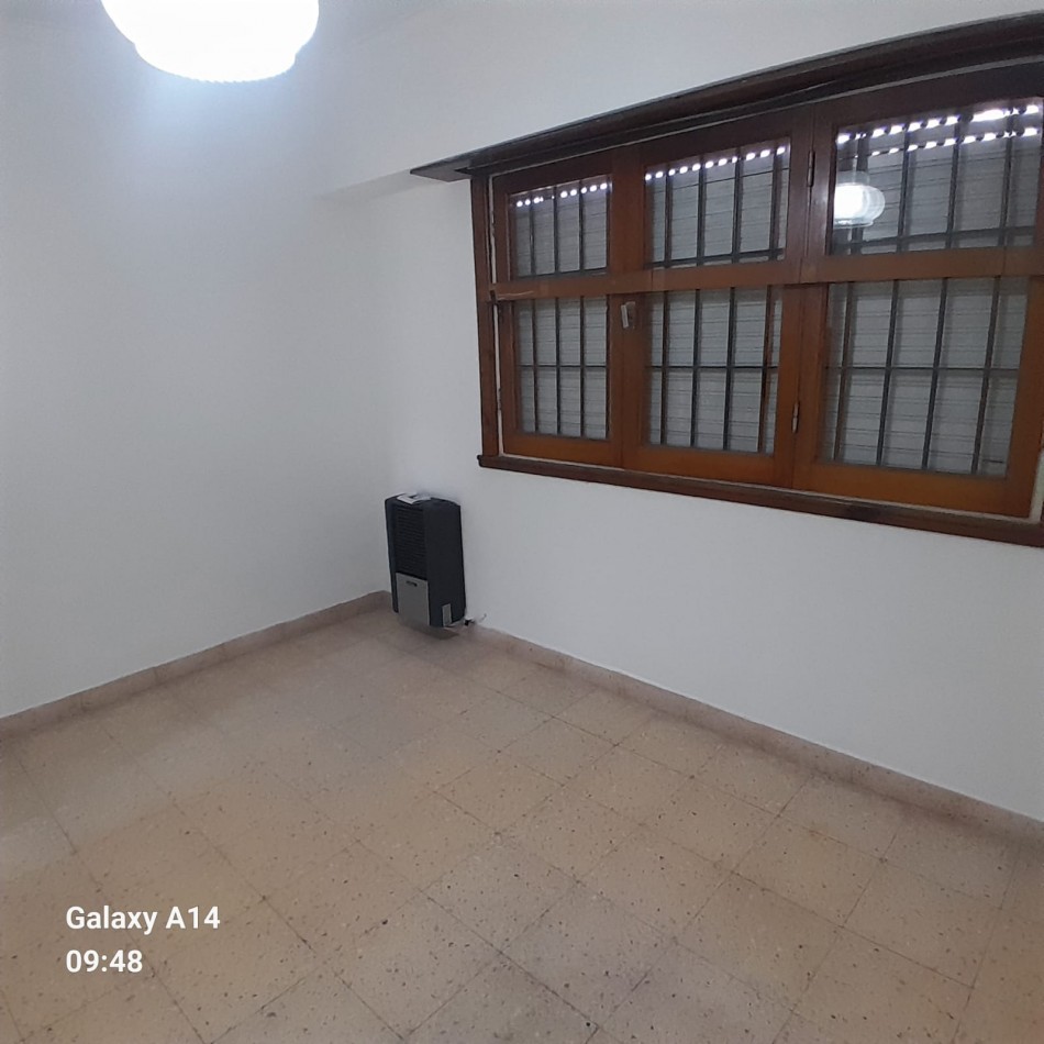 PH DE 2 AMBIENTES EN PRIMER PISO A LA CALLE