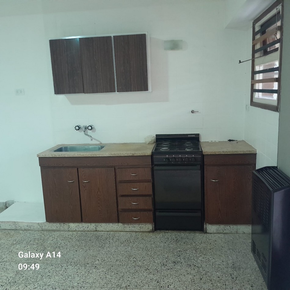 PH DE 2 AMBIENTES EN PRIMER PISO A LA CALLE
