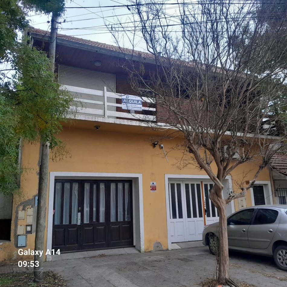 PH DE 2 AMBIENTES EN PRIMER PISO A LA CALLE