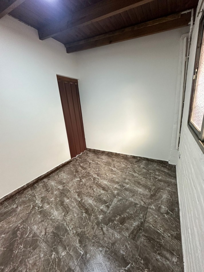 ALQUILER 12 MESES. DOS AMBIENTES ITUZAINGO 6500