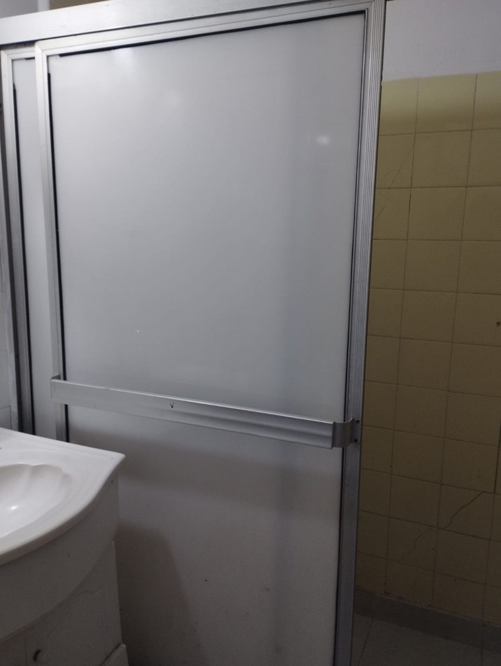 EN VENTA. 3 AMBIENTES EN COMPLEJO CERRADO, CON ESTACIONAMIENTO. APTO CREDITO. SOBRE AVENIDA LIBERTAD