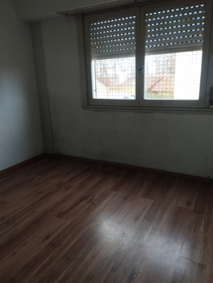 EN VENTA. 3 AMBIENTES EN COMPLEJO CERRADO, CON ESTACIONAMIENTO. APTO CREDITO. SOBRE AVENIDA LIBERTAD