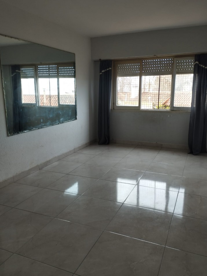 EN VENTA. 3 AMBIENTES EN COMPLEJO CERRADO, CON ESTACIONAMIENTO. APTO CREDITO. SOBRE AVENIDA LIBERTAD