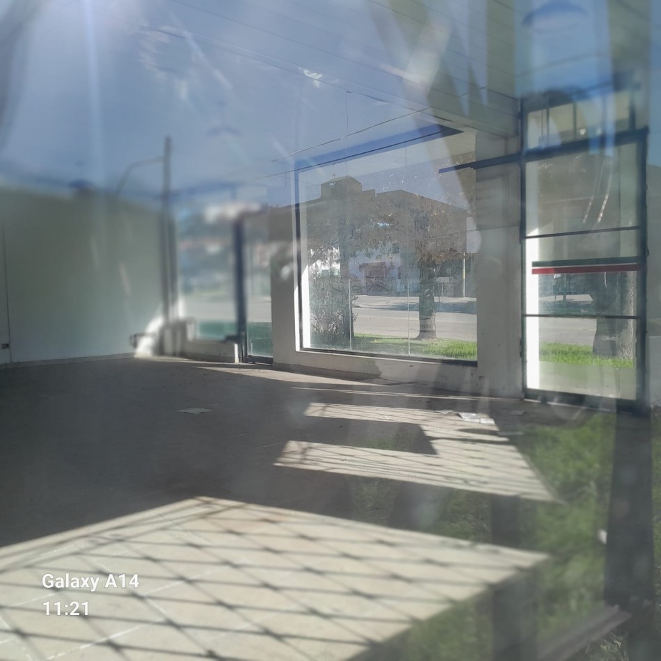 LOCAL COMERCIAL EN EDISON Y PUAN