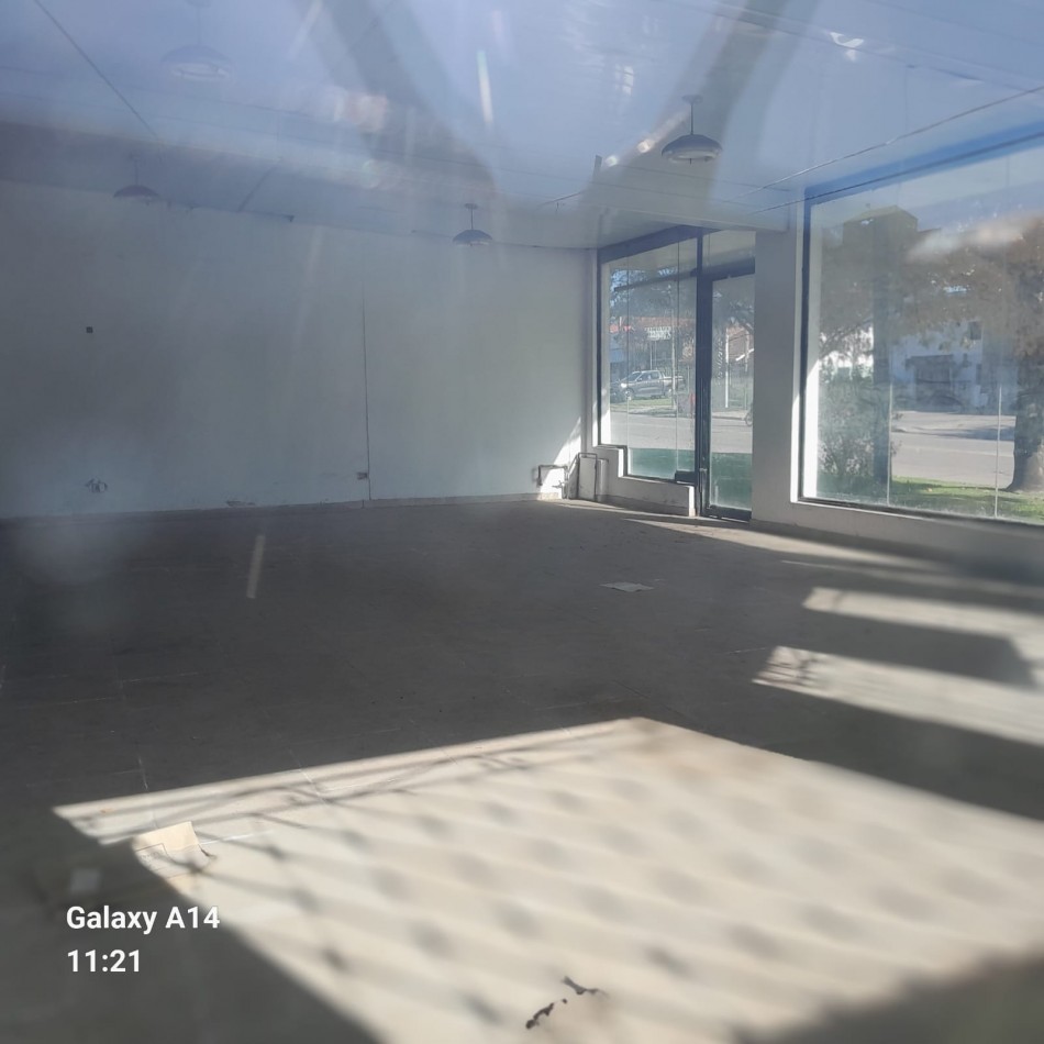 LOCAL COMERCIAL EN EDISON Y PUAN