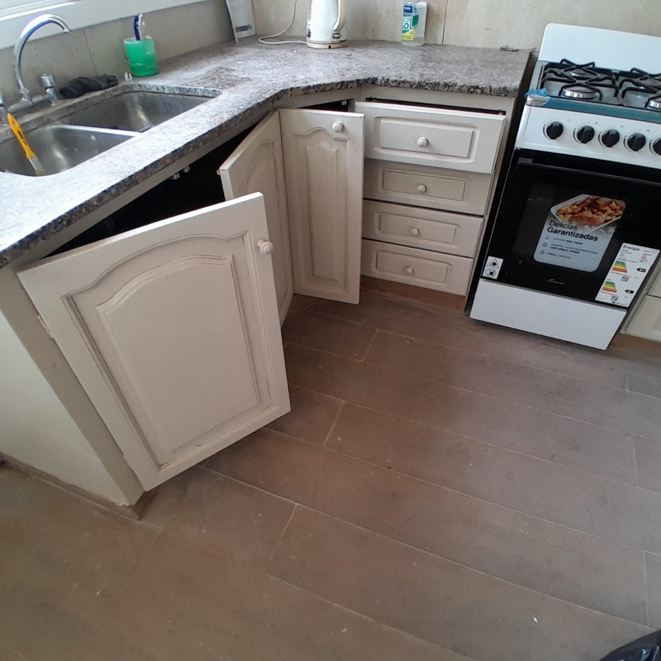 CHALET DE TRES AMBIENTES, RECICLADO. EN BARRIO VILLA PRIMERA