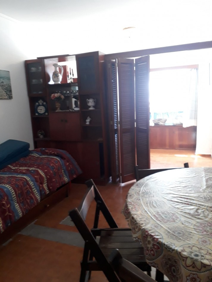 DEPARTAMENTO UN AMBIENTE. EN PEATONAL SAN MARTIN Y BUENOS AIRES