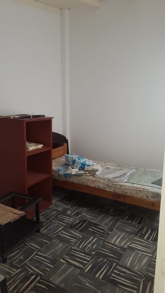 ALQUILER 24 MESES. PH POR PASILLO. TRES AMBIENTES CON PATIO. ELECTRICO