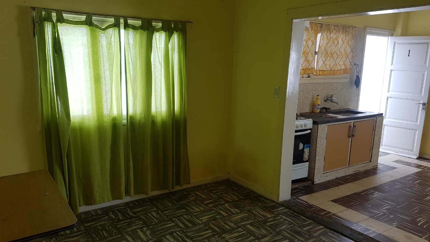 ALQUILER 24 MESES. PH POR PASILLO. TRES AMBIENTES CON PATIO. ELECTRICO