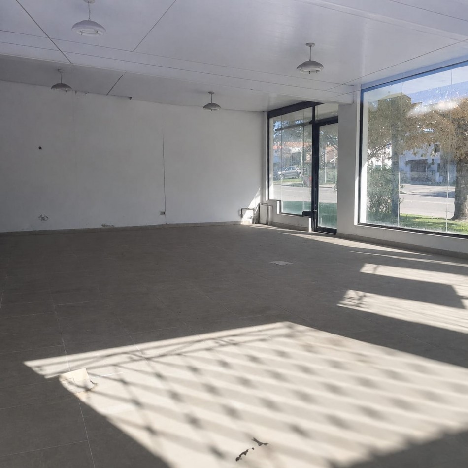 LOCAL COMERCIAL EN EDISON Y PUAN