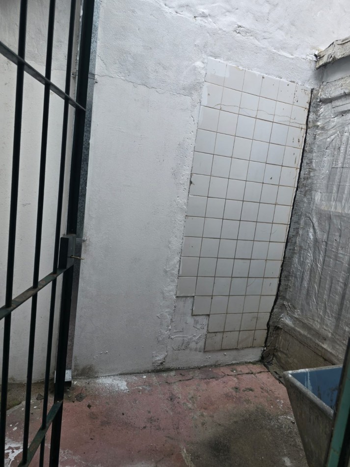 PH DE 3 AMBIENTES EN ESTADO ORIGINAL, BARRIO VILLA PRIMERA