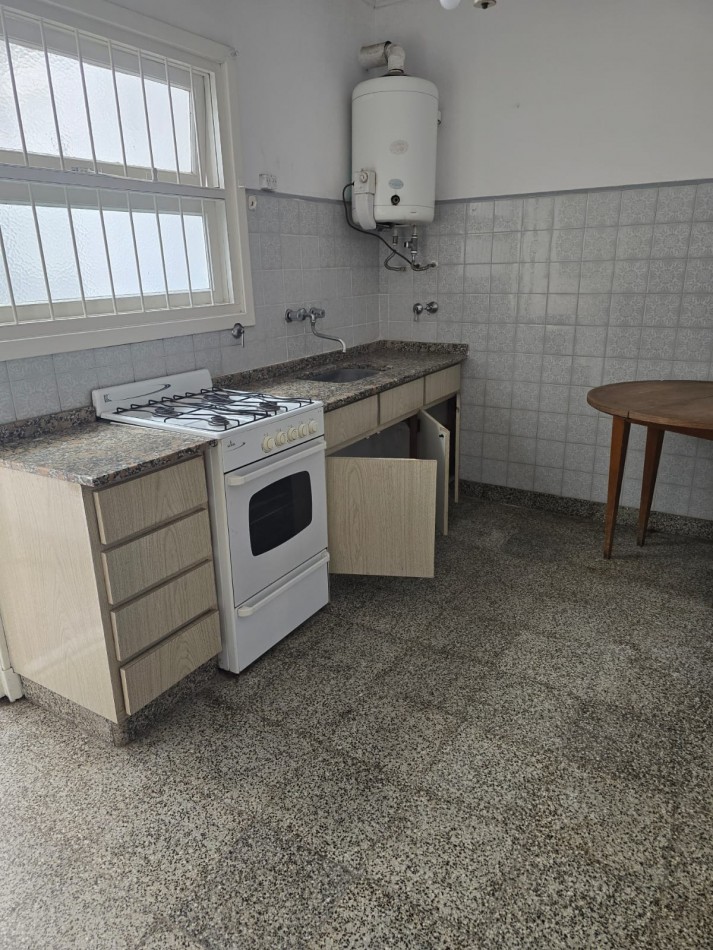 PH DE 3 AMBIENTES EN ESTADO ORIGINAL, BARRIO VILLA PRIMERA