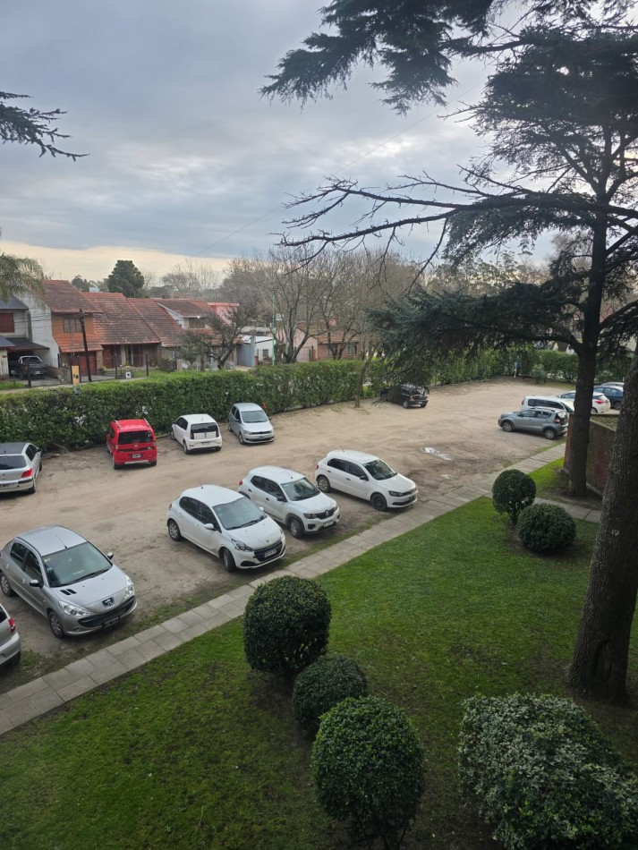 ALQUILER 24 MESES. DPTO DOS AMBIENTES EN COMPLEJO CERRADO. CON ESPACIO DE COCHERA Y SEGURIDAD