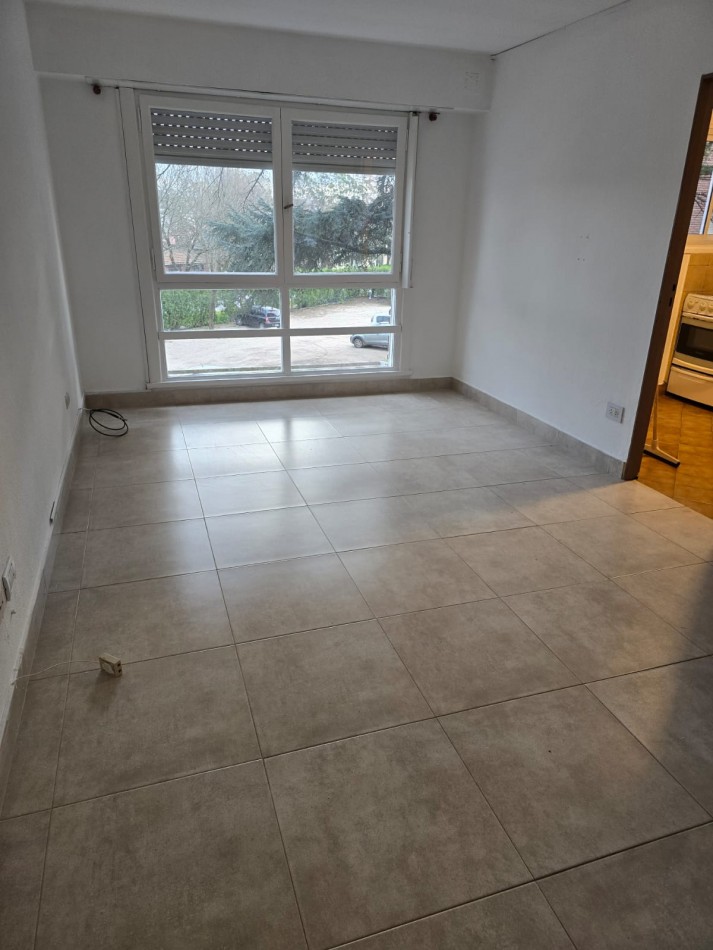 ALQUILER 24 MESES. DPTO DOS AMBIENTES EN COMPLEJO CERRADO. CON ESPACIO DE COCHERA Y SEGURIDAD