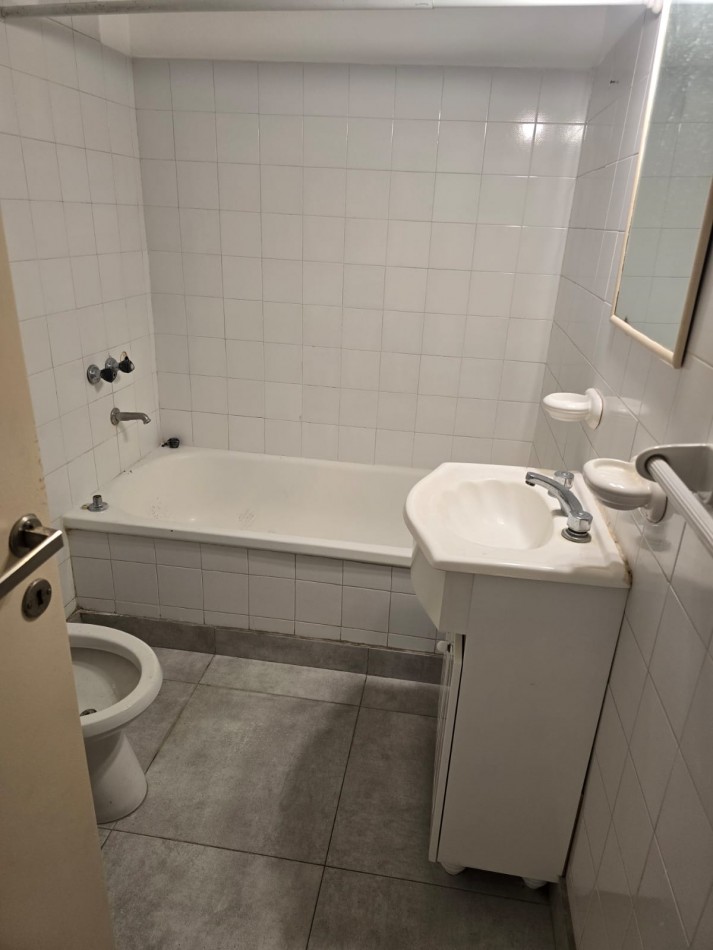 ALQUILER 24 MESES. DPTO DOS AMBIENTES EN COMPLEJO CERRADO. CON ESPACIO DE COCHERA Y SEGURIDAD