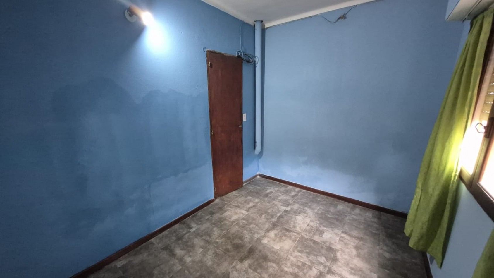 PH DE 3 AMBIENTES INTERNO, EN URUGUAY AL 2500.