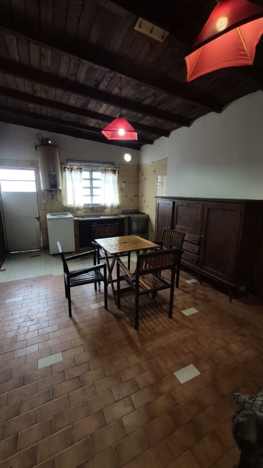 PH DE 3 AMBIENTES INTERNO, EN URUGUAY AL 2500.