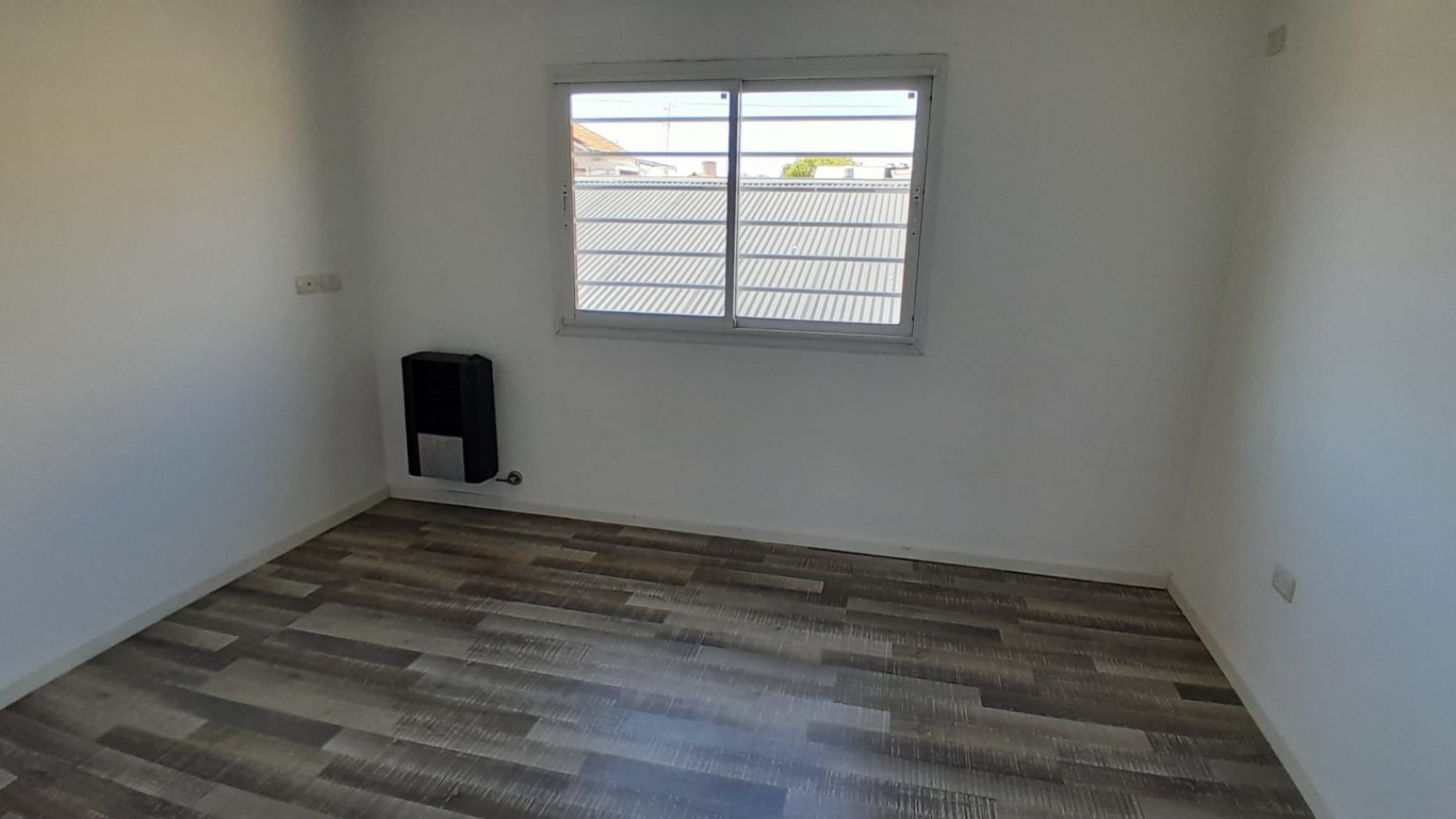 MODERNO DUPLEX DE 3 AMBIENTES CON ENTRADA DE AUTO