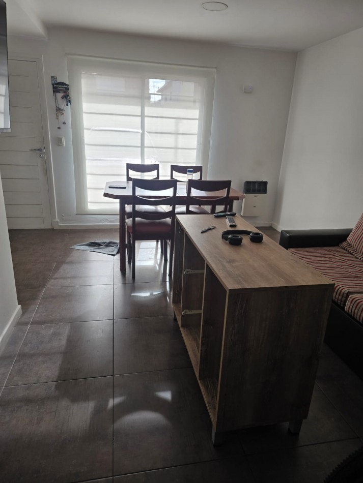 MODERNO DUPLEX DE 3 AMBIENTES CON ENTRADA DE AUTO