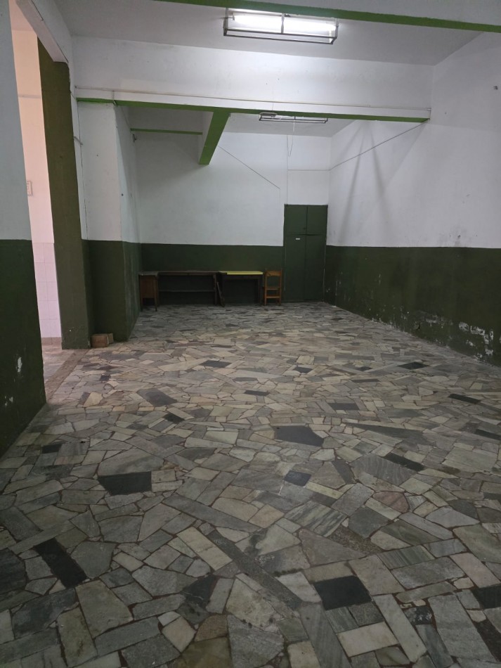 LOCAL CON VIDRIERA A LA CALLE, EN EXCELENTE ZONA DE VILLA PRIMERA