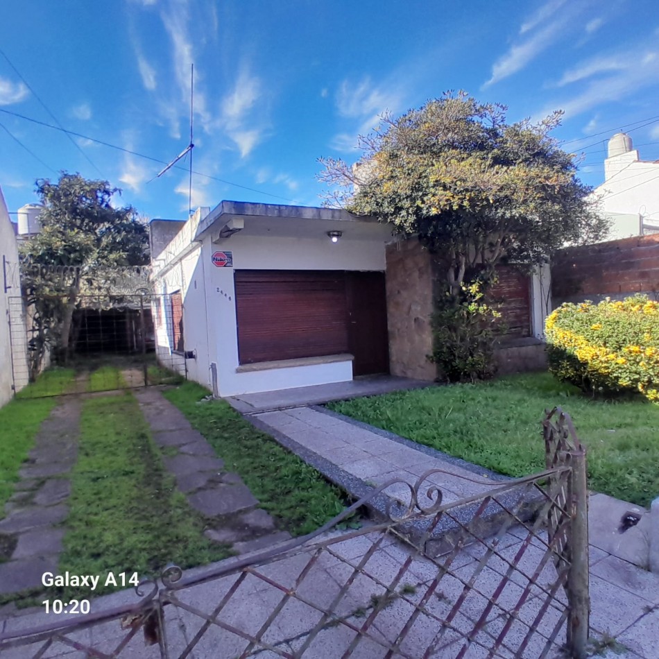 A RECICLAR: CASA DE 3 AMBIENTES MAS DEPTO AL FONDO EN LA PAMPA AL 2400