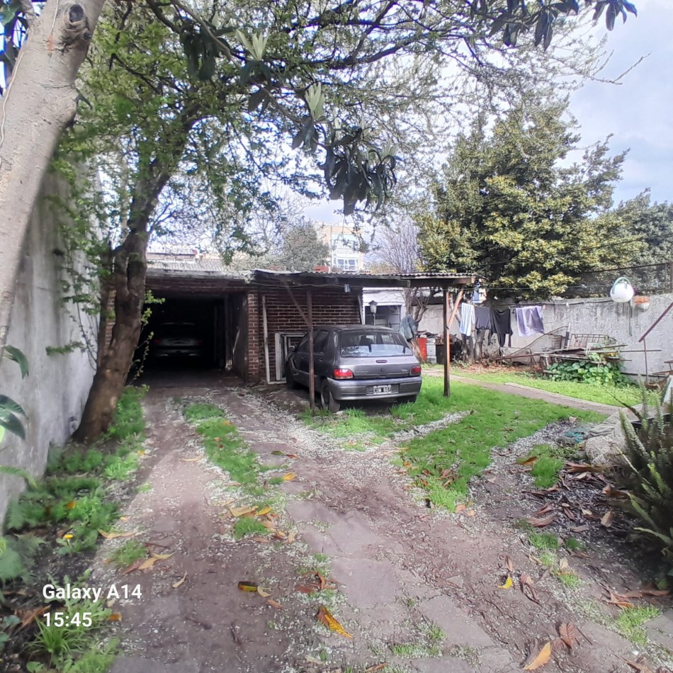 A RECICLAR: CASA DE 3 AMBIENTES MAS DEPTO AL FONDO EN LA PAMPA AL 2400