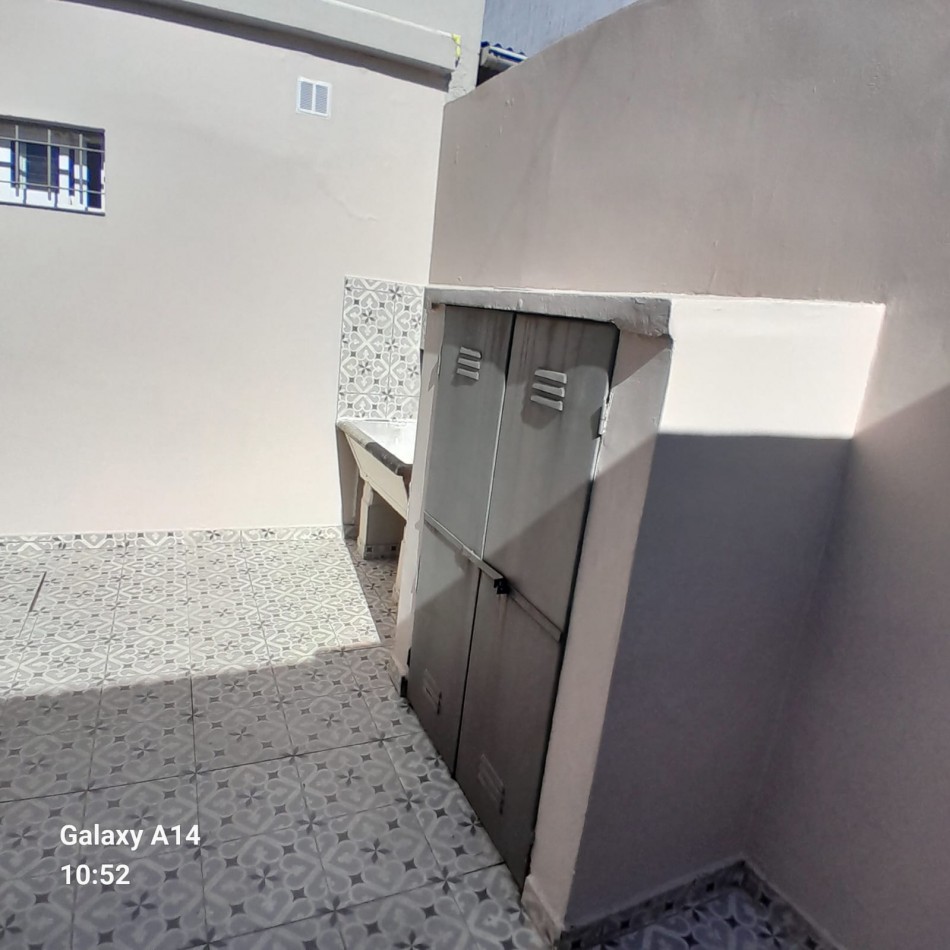 CASA RECICLADA DE 4 AMBIENTES EN BARRIO SARMIENTO