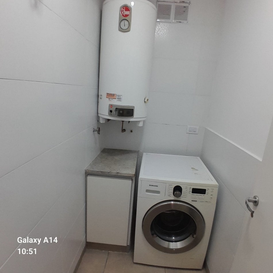 CASA RECICLADA DE 4 AMBIENTES EN BARRIO SARMIENTO