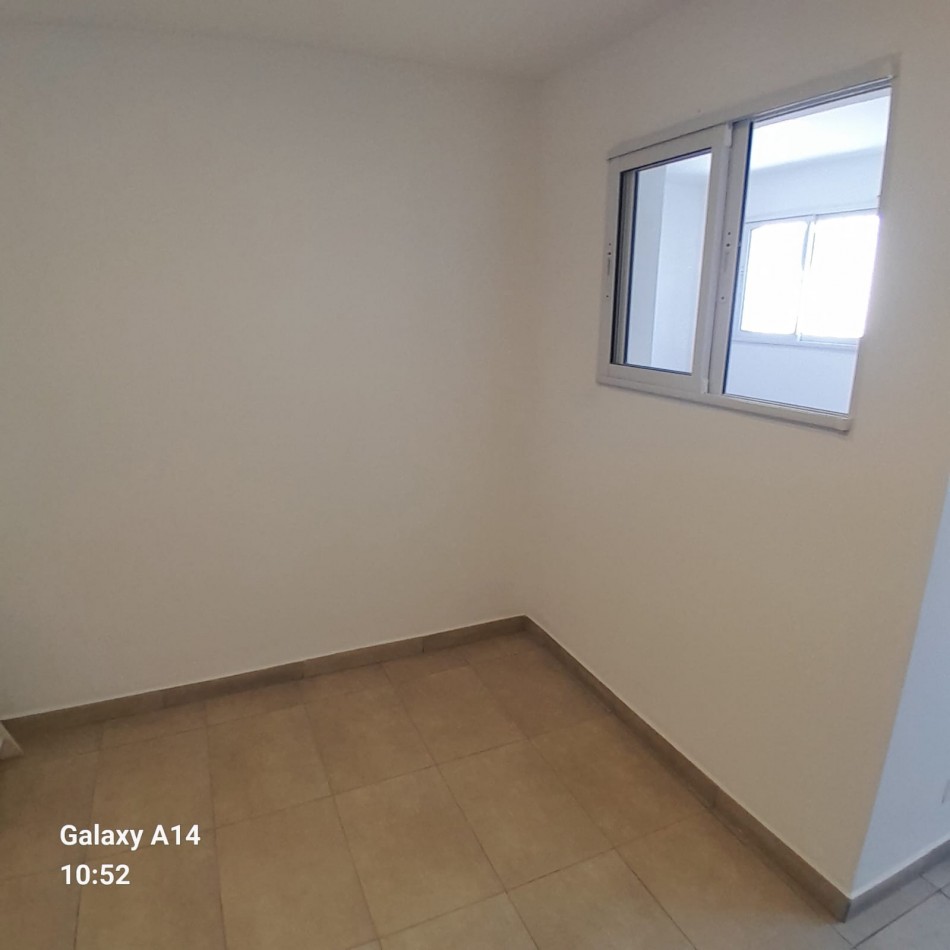 CASA RECICLADA DE 4 AMBIENTES EN BARRIO SARMIENTO