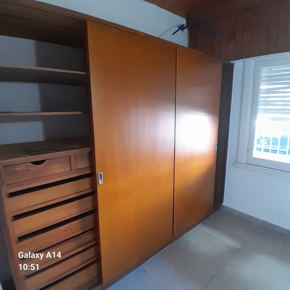 CASA RECICLADA DE 4 AMBIENTES EN BARRIO SARMIENTO