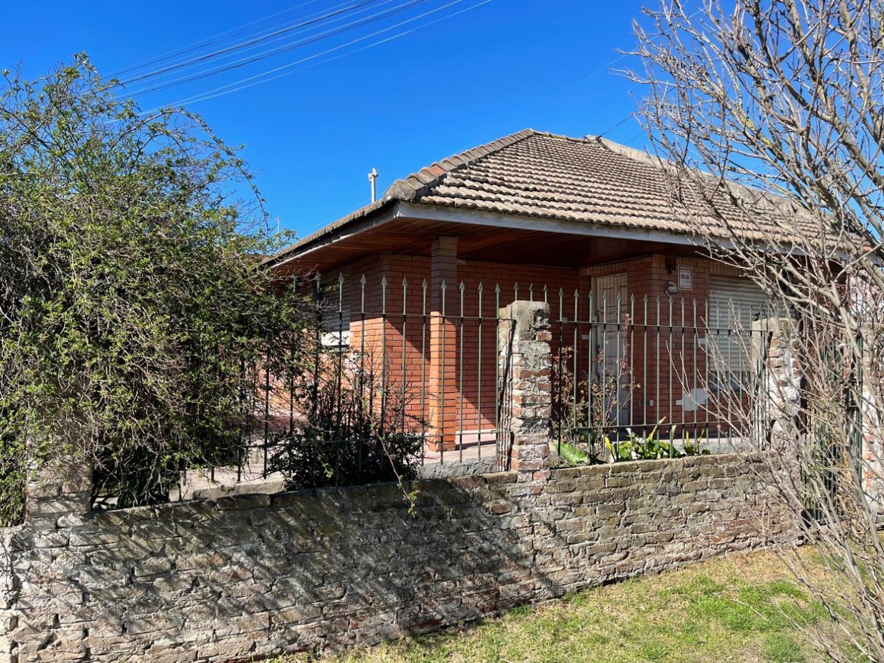 CHALET DE 3 AMBIENTES EN ESQUINA DE LIBERTAD Y TANDIL