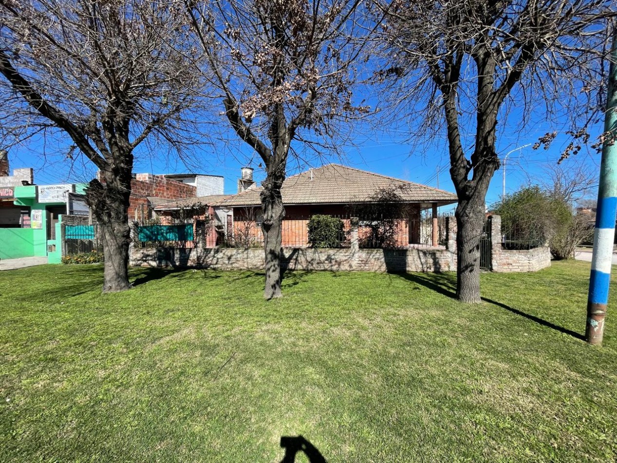 CHALET DE 3 AMBIENTES EN ESQUINA DE LIBERTAD Y TANDIL