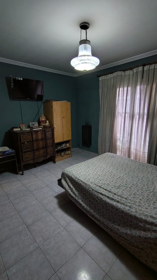 CASA EN BARRIO BOSQUE GRANDE, 3 AMBIENTES CON POSIBILIDAD DE MAS