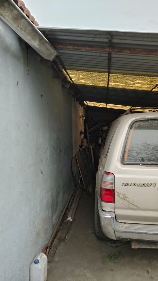 CASA EN BARRIO BOSQUE GRANDE, 3 AMBIENTES CON POSIBILIDAD DE MAS