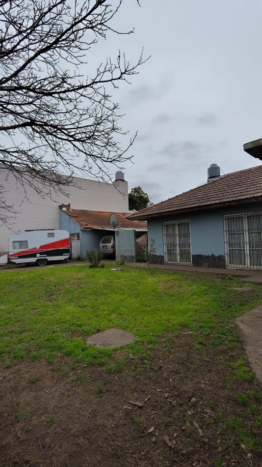 CASA EN BARRIO BOSQUE GRANDE, 3 AMBIENTES CON POSIBILIDAD DE MAS