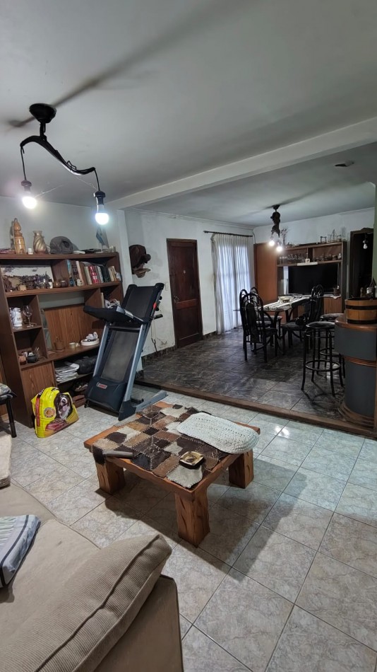 CASA EN BARRIO BOSQUE GRANDE, 3 AMBIENTES CON POSIBILIDAD DE MAS