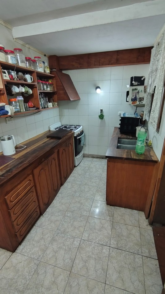 CASA EN BARRIO BOSQUE GRANDE, 3 AMBIENTES CON POSIBILIDAD DE MAS