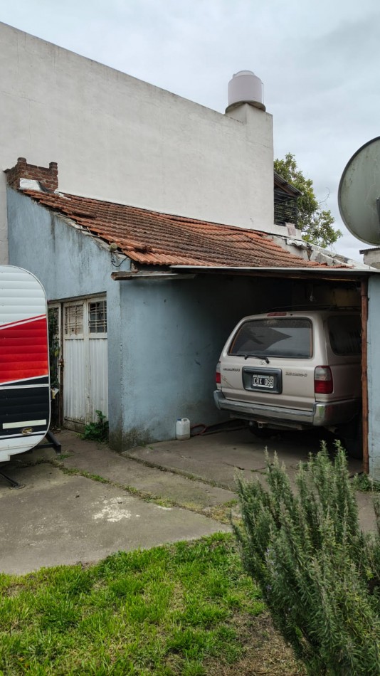 CASA EN BARRIO BOSQUE GRANDE, 3 AMBIENTES CON POSIBILIDAD DE MAS