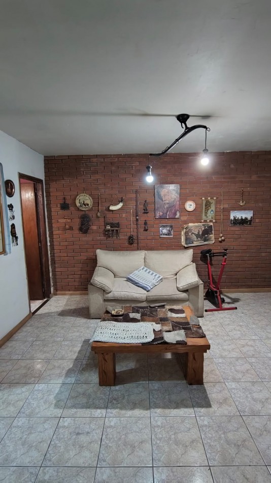 CASA EN BARRIO BOSQUE GRANDE, 3 AMBIENTES CON POSIBILIDAD DE MAS