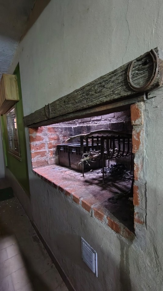 CASA EN BARRIO BOSQUE GRANDE, 3 AMBIENTES CON POSIBILIDAD DE MAS