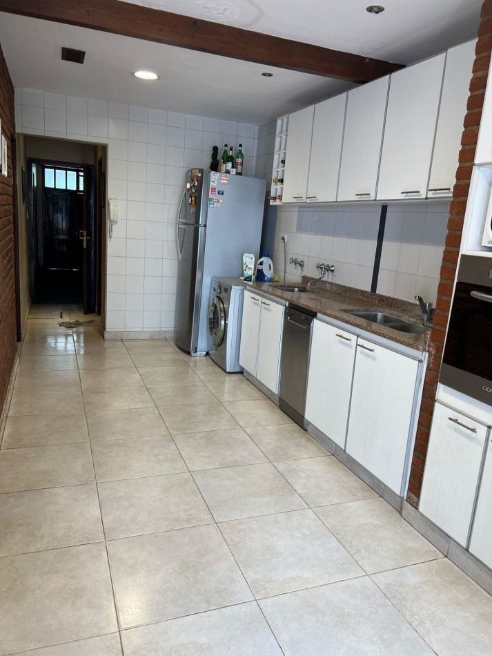 CHALET EN ALQUILER. APTO PROFESIONAL.